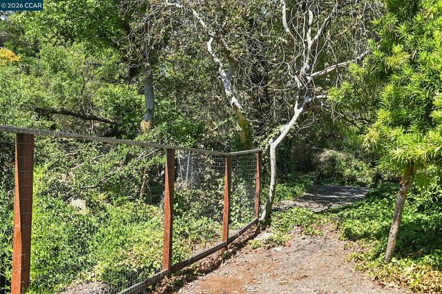 208 Ivy Dr, Orinda, CA 94563