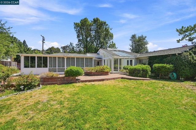 208 Ivy Dr, Orinda, CA 94563