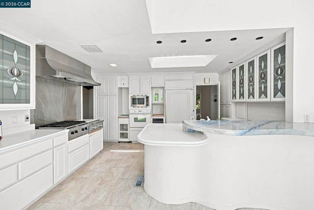 208 Ivy Dr, Orinda, CA 94563