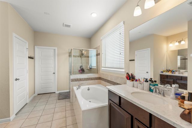 8622 Oakdale Bluff Court, Richmond, TX 77407