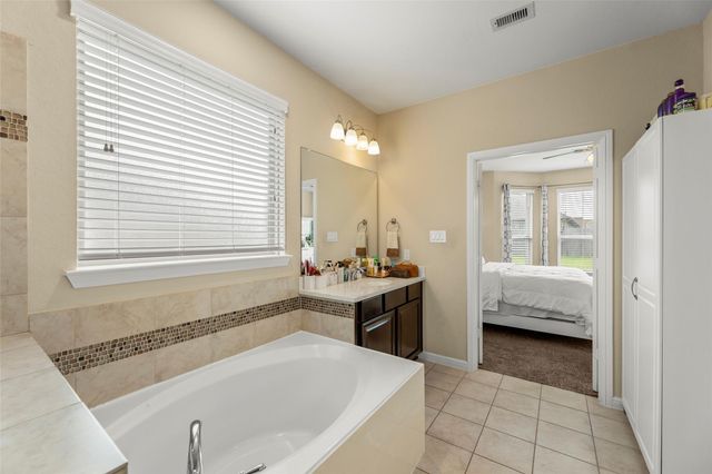 8622 Oakdale Bluff Court, Richmond, TX 77407