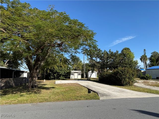 12060 Live Oak DR, Fort Myers, FL 33908
