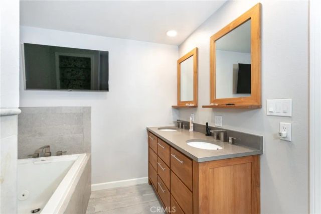 2144 Kingsbridge, Oxnard, CA 93035