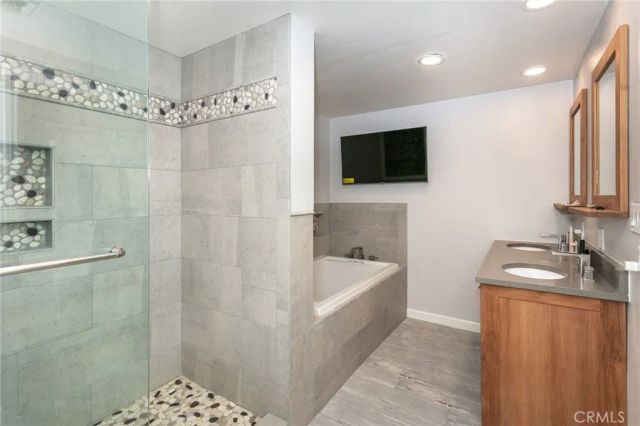 2144 Kingsbridge, Oxnard, CA 93035