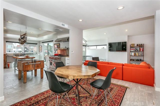 2144 Kingsbridge, Oxnard, CA 93035