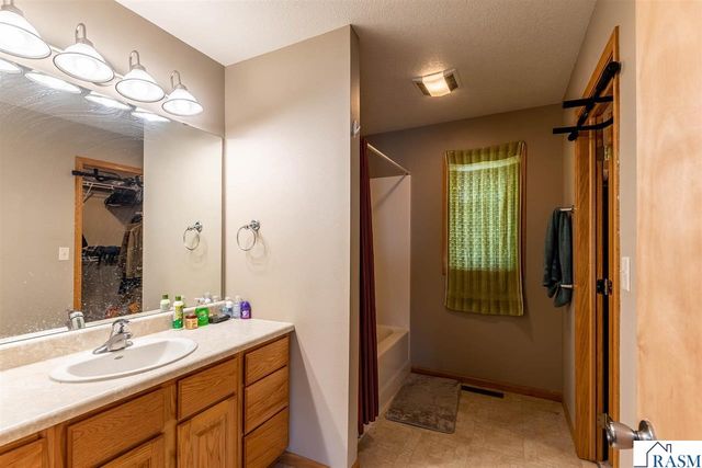 152 Savannah Court, Mankato, MN 56001