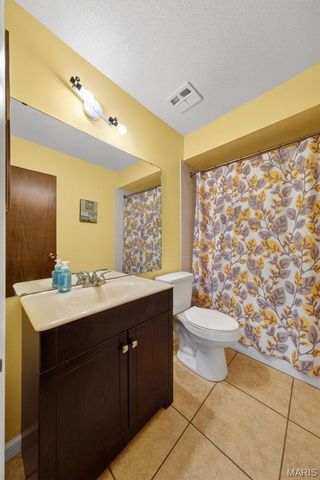 54 Breezy Knoll Lane, Lake St Louis, MO 63367