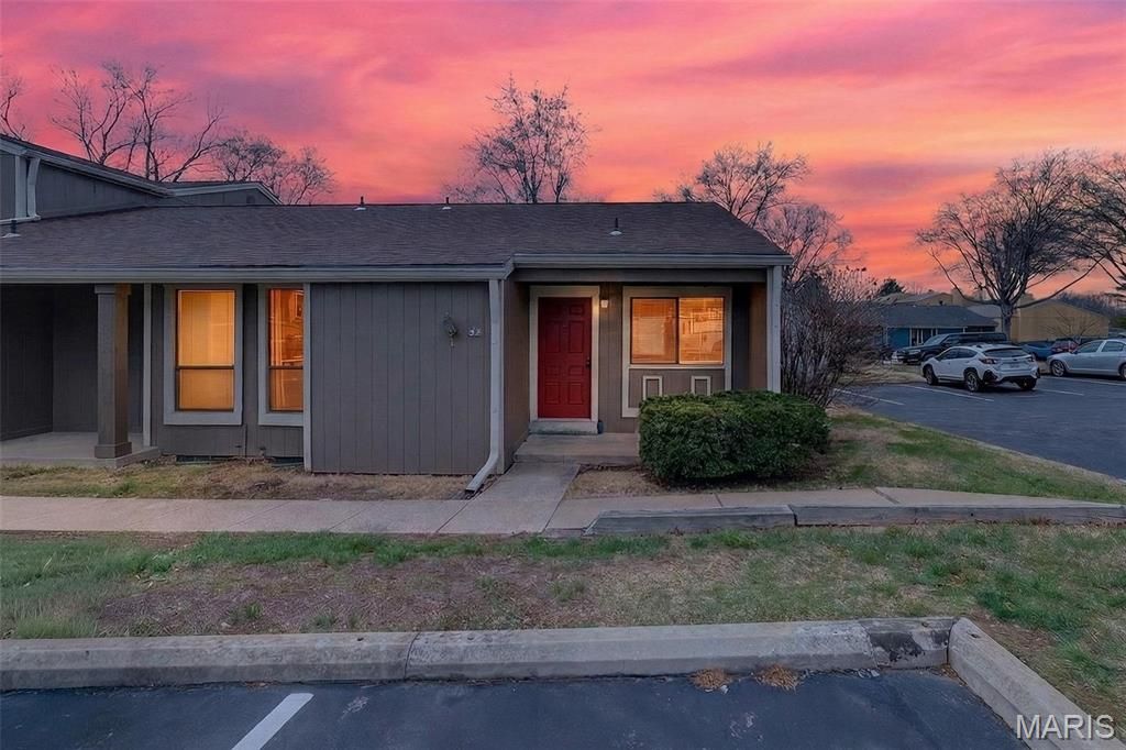 54 Breezy Knoll Lane, Lake St Louis, MO 63367