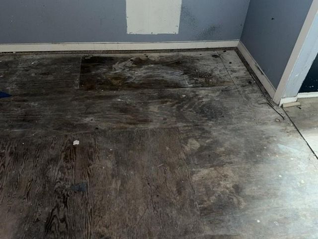 2506 Loch Lomond Street, Highlands, TX 77562