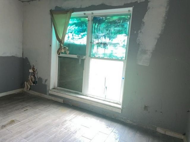 2506 Loch Lomond Street, Highlands, TX 77562