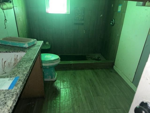 2506 Loch Lomond Street, Highlands, TX 77562