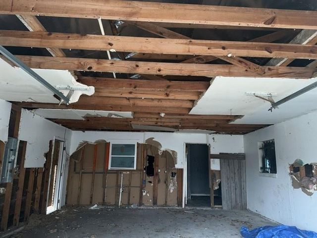 2506 Loch Lomond Street, Highlands, TX 77562