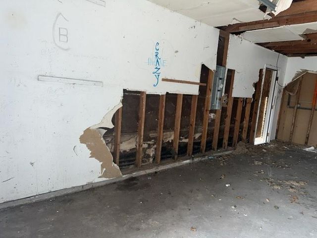 2506 Loch Lomond Street, Highlands, TX 77562