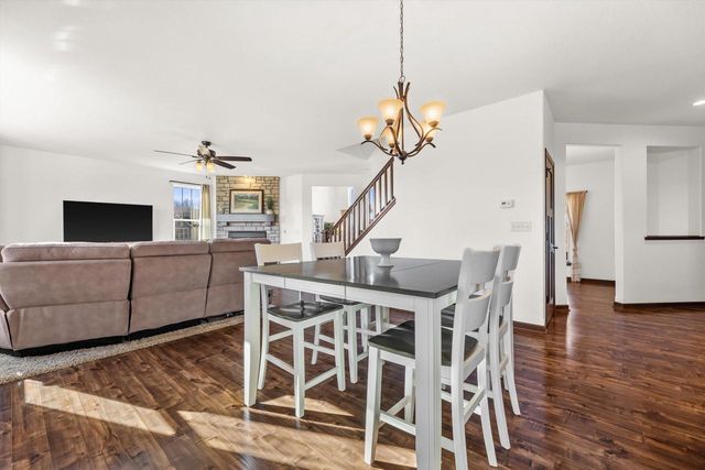 W222S3988 Timm DRIVE, Waukesha, WI 53189