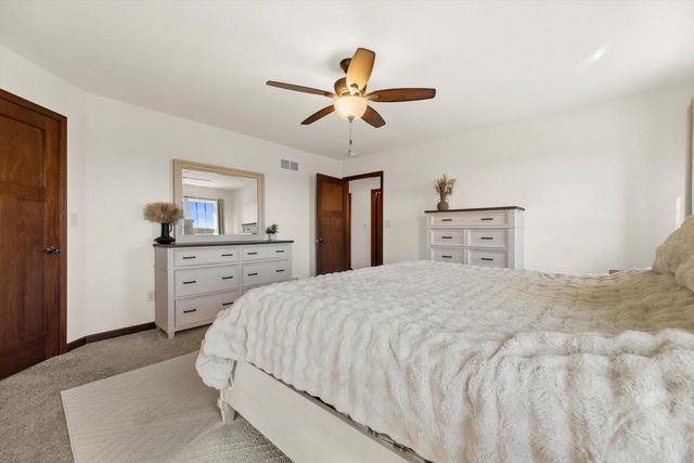 W222S3988 Timm DRIVE, Waukesha, WI 53189