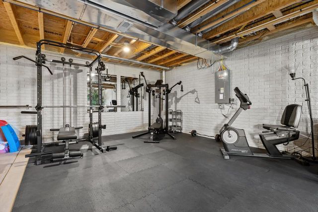 W222S3988 Timm DRIVE, Waukesha, WI 53189