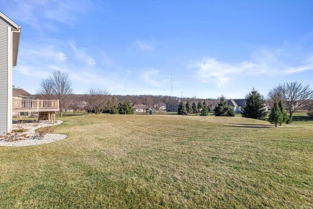 W222S3988 Timm DRIVE, Waukesha, WI 53189