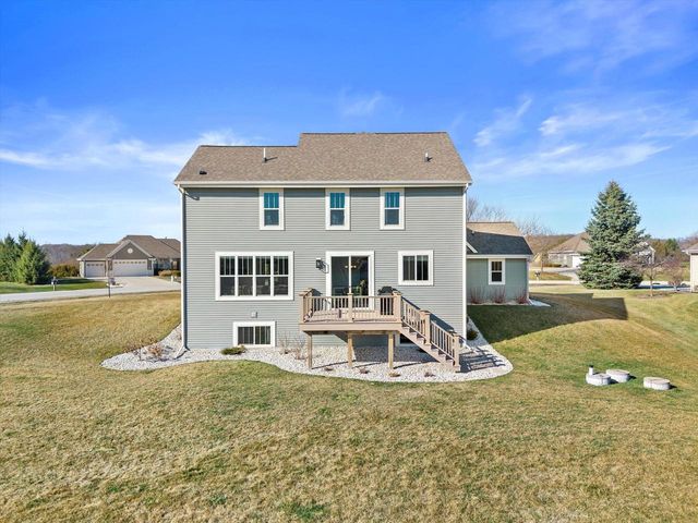 W222S3988 Timm DRIVE, Waukesha, WI 53189