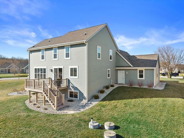 W222S3988 Timm DRIVE, Waukesha, WI 53189