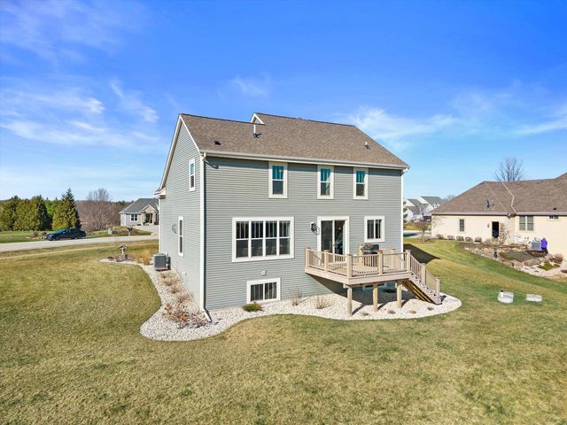 W222S3988 Timm DRIVE, Waukesha, WI 53189