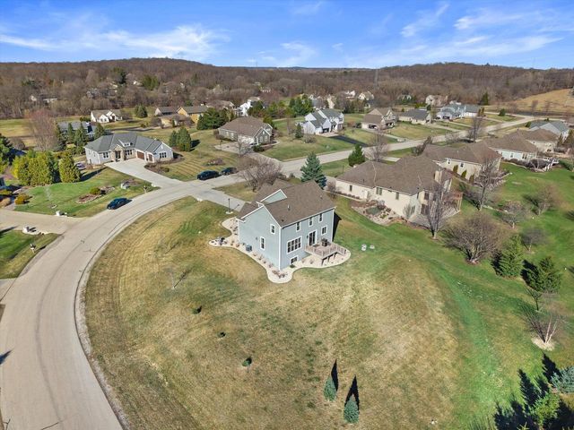 W222S3988 Timm DRIVE, Waukesha, WI 53189