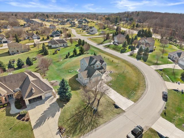 W222S3988 Timm DRIVE, Waukesha, WI 53189