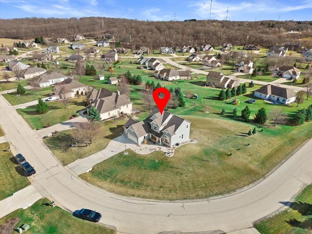 W222S3988 Timm DRIVE, Waukesha, WI 53189