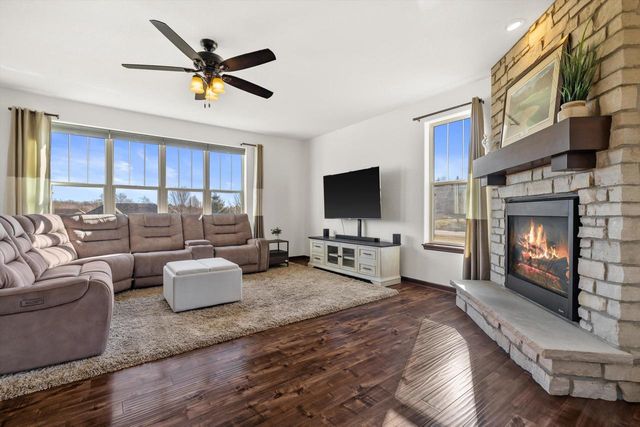 W222S3988 Timm DRIVE, Waukesha, WI 53189