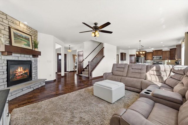 W222S3988 Timm DRIVE, Waukesha, WI 53189