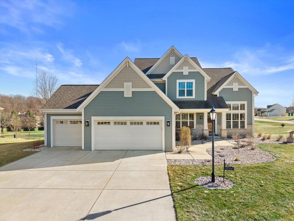W222S3988 Timm DRIVE, Waukesha, WI 53189