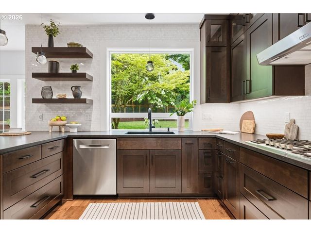 10215 Sw SNOWGOOSE Pl, Beaverton, OR 97007