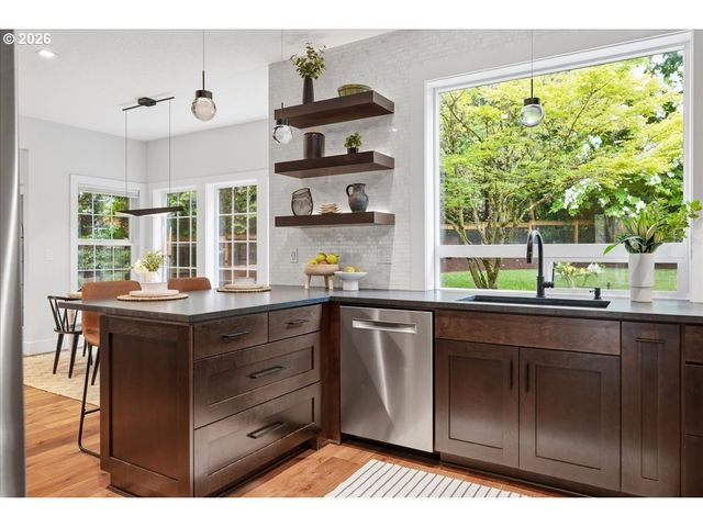 10215 Sw SNOWGOOSE Pl, Beaverton, OR 97007