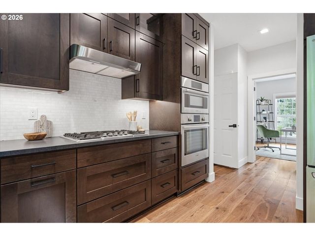 10215 Sw SNOWGOOSE Pl, Beaverton, OR 97007