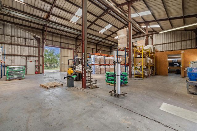 116 Hoxie ST, Coupland, TX 78615