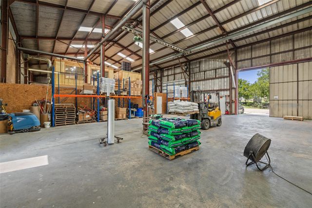 116 Hoxie ST, Coupland, TX 78615