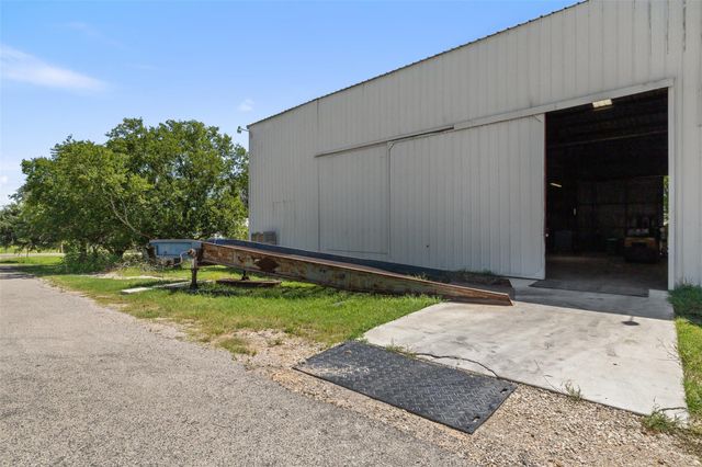 116 Hoxie ST, Coupland, TX 78615