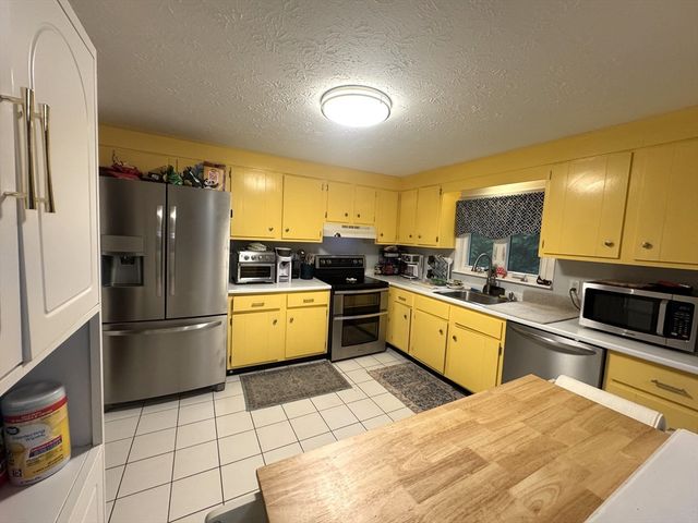 750 King Philip St, Raynham, MA 02767