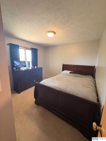 2000 NW 54th Street, Lincoln, NE 68528