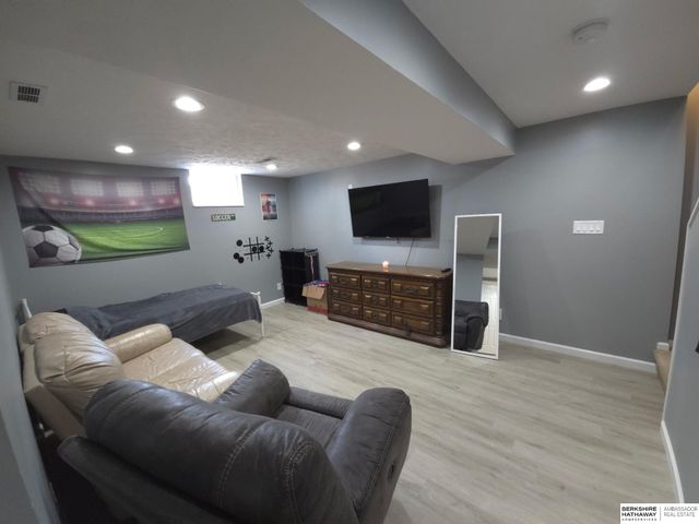2000 NW 54th Street, Lincoln, NE 68528