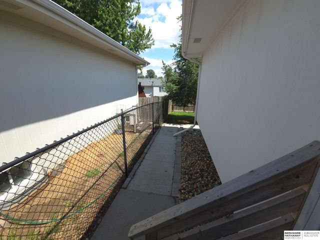 2000 NW 54th Street, Lincoln, NE 68528