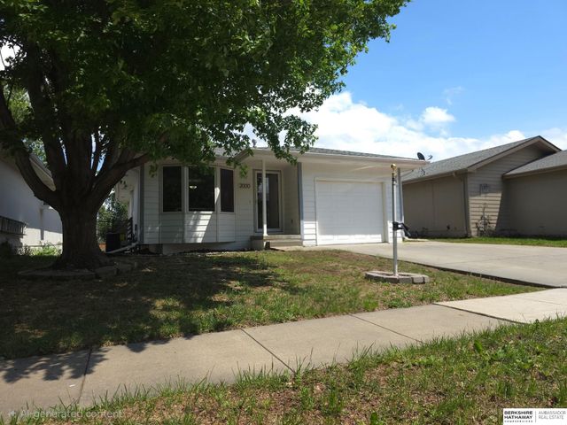 2000 NW 54th Street, Lincoln, NE 68528