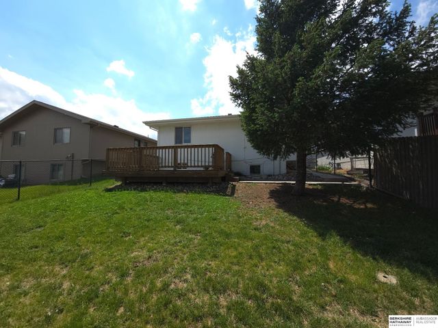 2000 NW 54th Street, Lincoln, NE 68528
