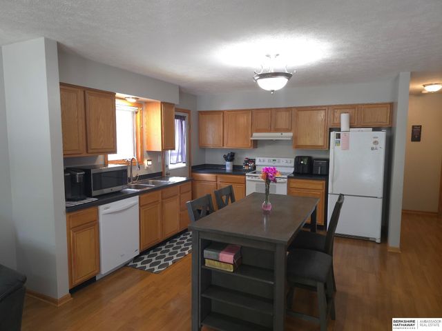 2000 NW 54th Street, Lincoln, NE 68528