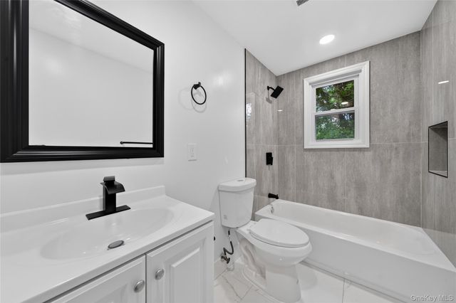 2202 Fire Avenue, Medford, NY 11763