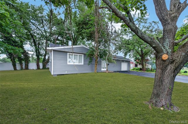 2202 Fire Avenue, Medford, NY 11763