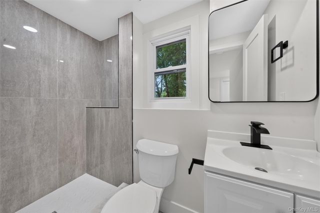 2202 Fire Avenue, Medford, NY 11763