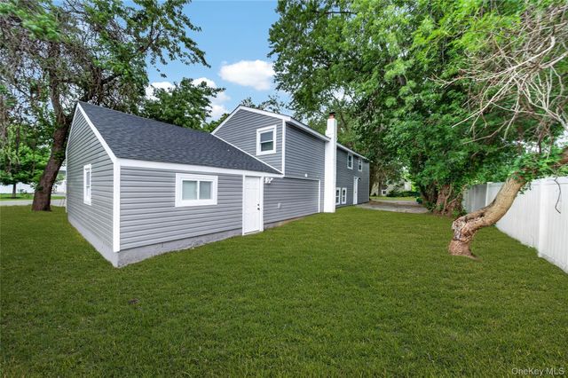 2202 Fire Avenue, Medford, NY 11763