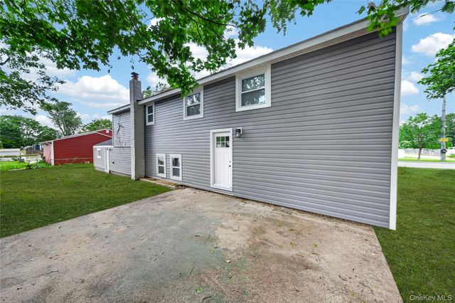 2202 Fire Avenue, Medford, NY 11763
