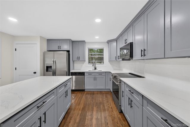 2202 Fire Avenue, Medford, NY 11763