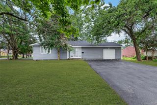 2202 Fire Avenue, Medford, NY 11763